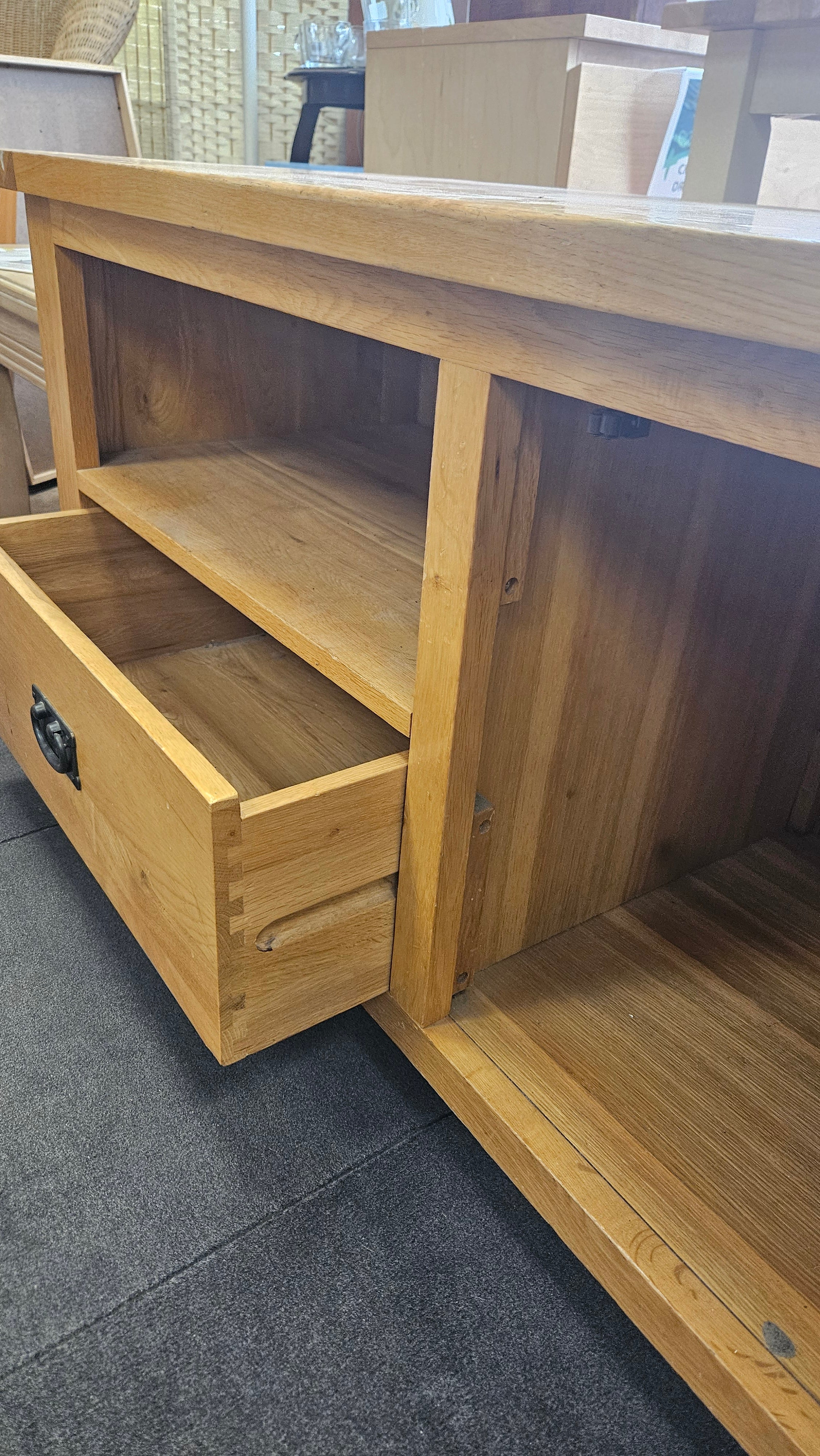 Tv unit
